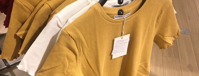 Pull&Bear is one of Fidelさんのお気に入りスポット.