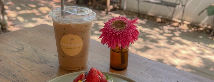 Flowerpot Cafe is one of Cafe.