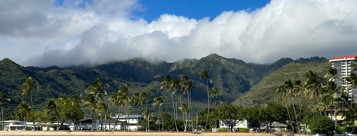 Maunalua Bay is one of Hawaii.