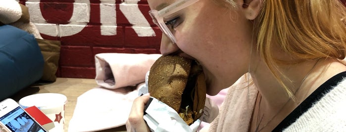 KFC is one of Lugares favoritos de Igor.