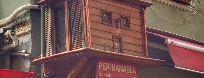 Perihanabla Sokağı is one of สถานที่ที่ Halil ถูกใจ.