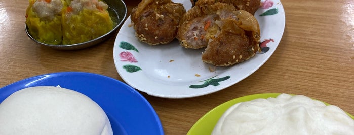 Sing Pao Dim Sum 新包点心店 is one of Savouries.