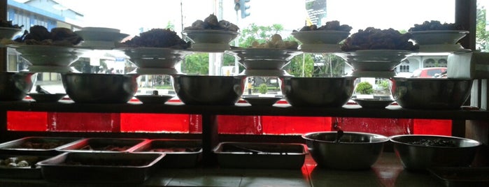 Rumah Makan Simpang Ampek is one of Wisata Kuliner.