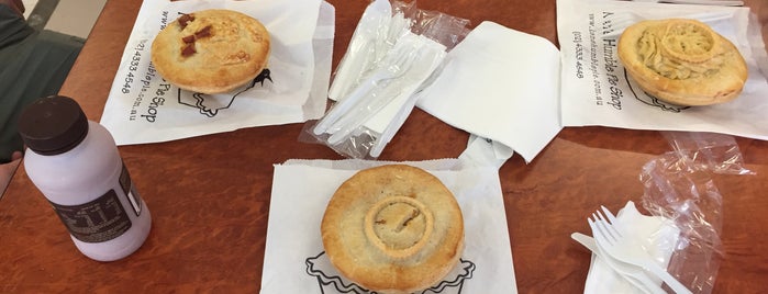 Ken's Humble Pie Shop is one of Posti che sono piaciuti a Senia.