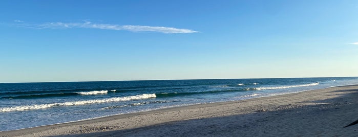 Surf City Beach is one of Topsail.