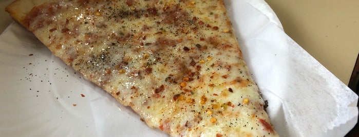 Napoli Pizza is one of The 13 Best Places for Hawaiian Pizza in Brooklyn.