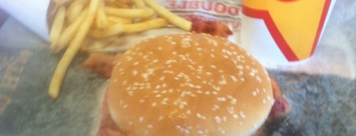 Carl's Jr. is one of Lugares favoritos de Guadalupe.