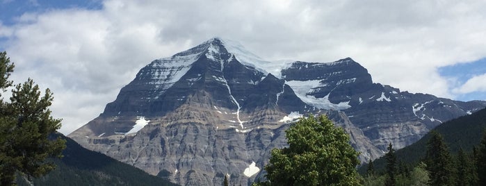 Mount Robson is one of Alberta & British Columbia / Kanada.