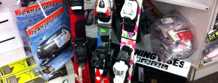 Pedigree Ski Shop is one of SNOWBOARD SHOPS.