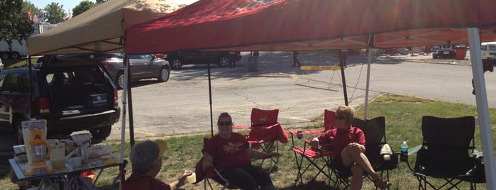 IAST8CY Tailgate is one of Locais curtidos por Eric.