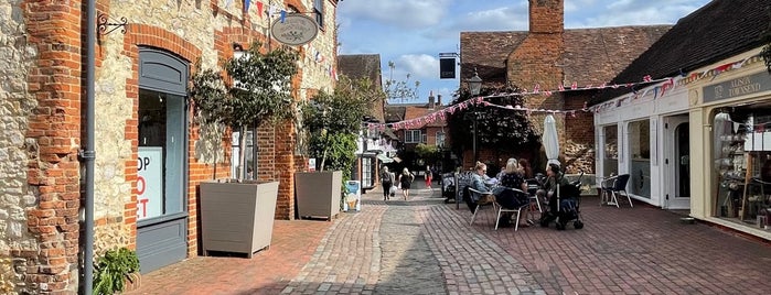 Farnham Town Centre is one of London.