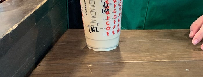 Starbucks is one of Lugares favoritos de Vito.