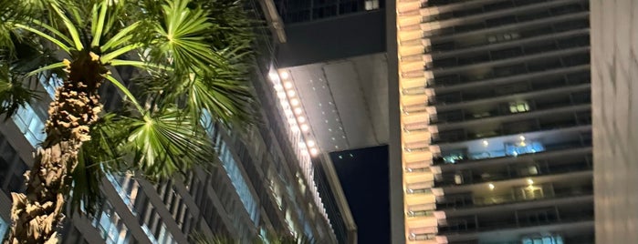 Waldorf Astoria Dubai International Financial Centre is one of Orte, die Lina gefallen.