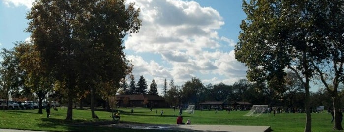 Johnson-Springview Park is one of Tempat yang Disukai Justin.