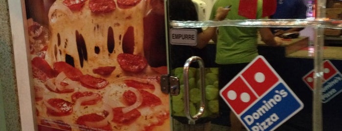 Domino's Pizza is one of Tempat yang Disukai João Paulo.