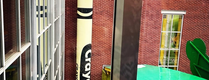 Worlds Largest Crayon is one of Lehigh Valley.