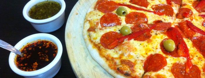 La Re Pizza is one of comida.