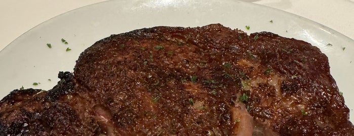 Fleming's Prime Steakhouse & Wine Bar is one of Newps.