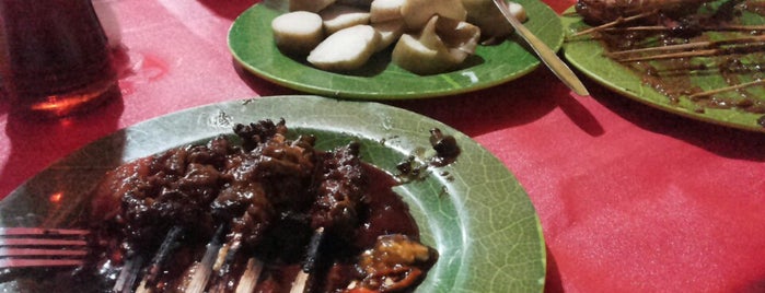 Sate Ayam Apotik Kinasih is one of Tempat Makan.