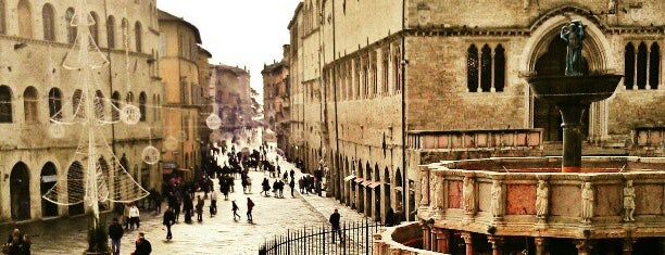 Piazza IV Novembre is one of Locais curtidos por Isabella.