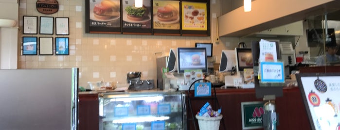 MOS Burger is one of สถานที่ที่ Yusuke ถูกใจ.
