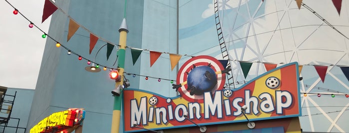 Minions from Despicable Me is one of Tempat yang Disukai Nika.