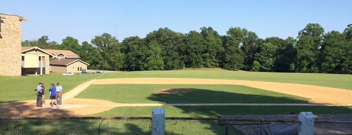 The Ball Field @ Spring Grove is one of Lugares favoritos de Rob.