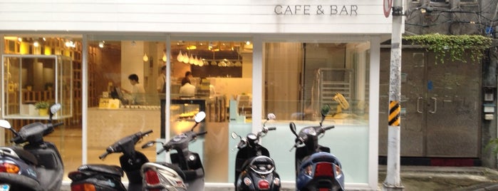 Les Bébés Cafe & Bar is one of The Favorites..