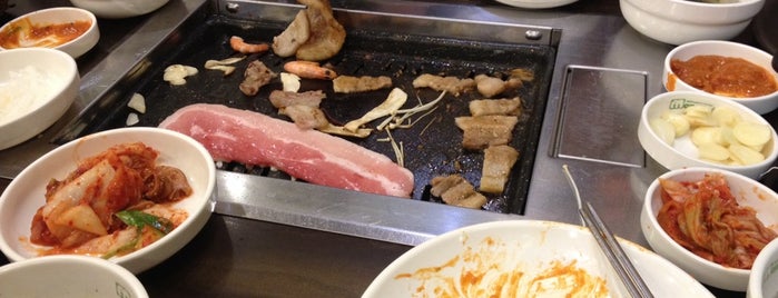 Mammoth (맘모스) 고기부페 is one of Korean food.