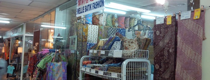 Wellie Batik Fashion is one of Lugares favoritos de James.