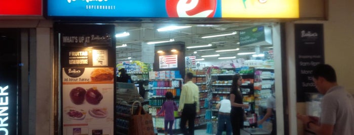 Rustan's Supermarket Fresh is one of Tempat yang Disukai Shank.