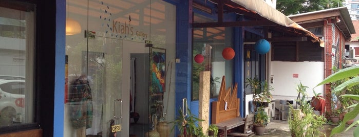 Kiah's Gallery is one of Tempat yang Disukai James.