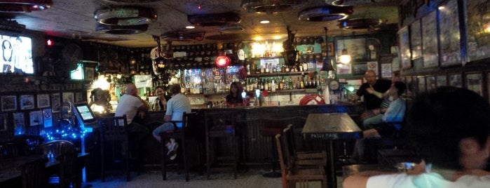 Nelson Bar is one of Lugares favoritos de James.