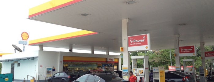 Shell is one of Jamesさんのお気に入りスポット.