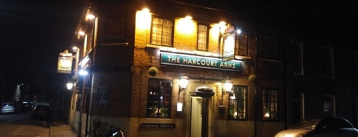 Harcourt Arms is one of Tempat yang Disukai James.
