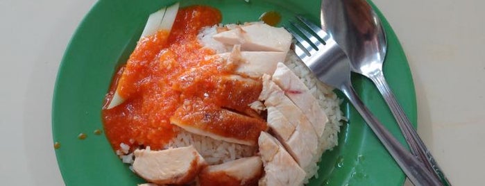 Tong Kee Chicken Rice is one of Tempat yang Disukai James.