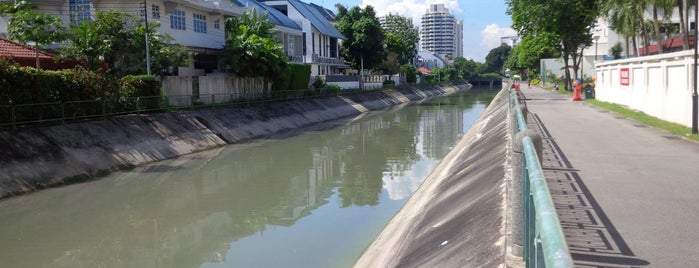 Canal behind Lorong L is one of สถานที่ที่ James ถูกใจ.