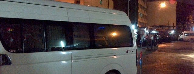 ท่ารถตู้อนุเสาวรีย์-มหาชัย (ใต้ทางด่วน) is one of Travel.