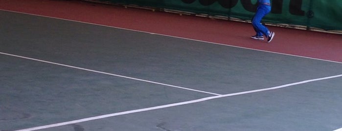 Gebze Tenis Kulübü is one of Lugares favoritos de Serhan.