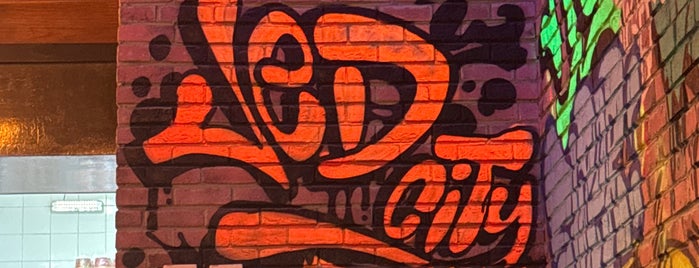 Graffiti Burger is one of Posti salvati di Osamah.
