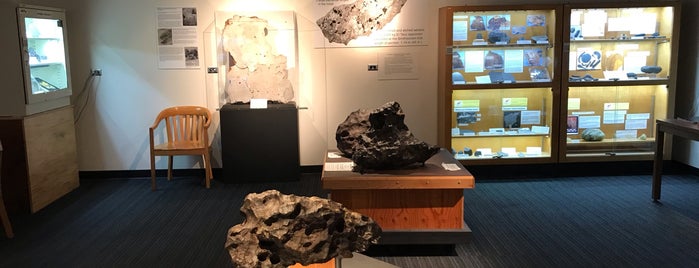 UCLA Meteorite Gallery is one of สถานที่ที่บันทึกไว้ของ Ross.