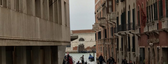 Ponte St Moise is one of Venice.