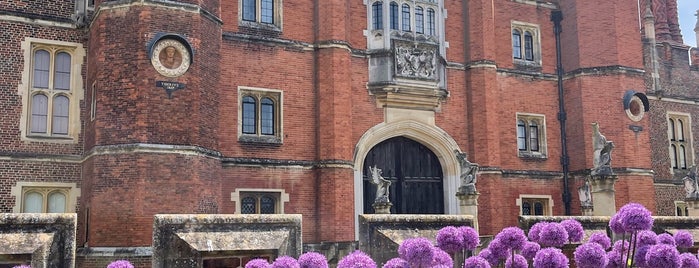 Château de Hampton Court is one of London ToDo.