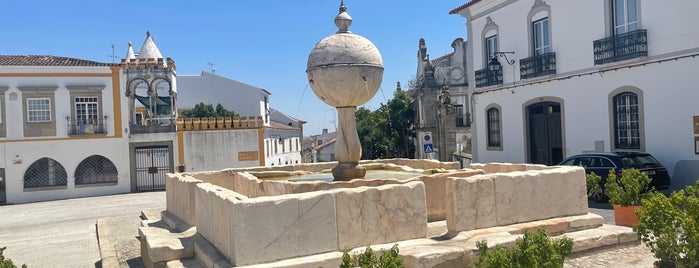 Largo das Portas de Moura is one of Evora.