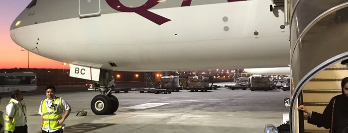 QR815 HKG-DOH / Qatar Airways is one of Lugares favoritos de Kevin.