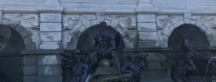 The Court of Neptune is one of Lugares favoritos de Char.