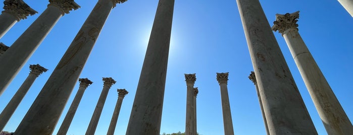 National Capitol Columns is one of Danyel'in Kaydettiği Mekanlar.