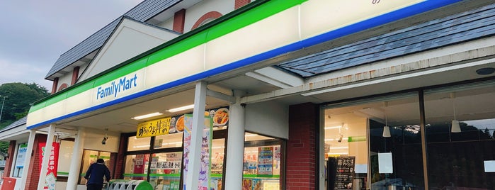 FamilyMart is one of コンビニ3.