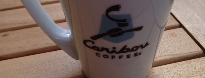 Caribou Coffee is one of Tempat yang Disukai Ahmet.