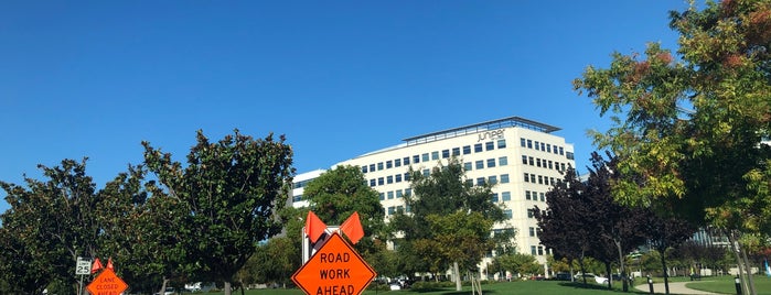 Juniper Networks (Building B) is one of Locais curtidos por Rei Alexandra.